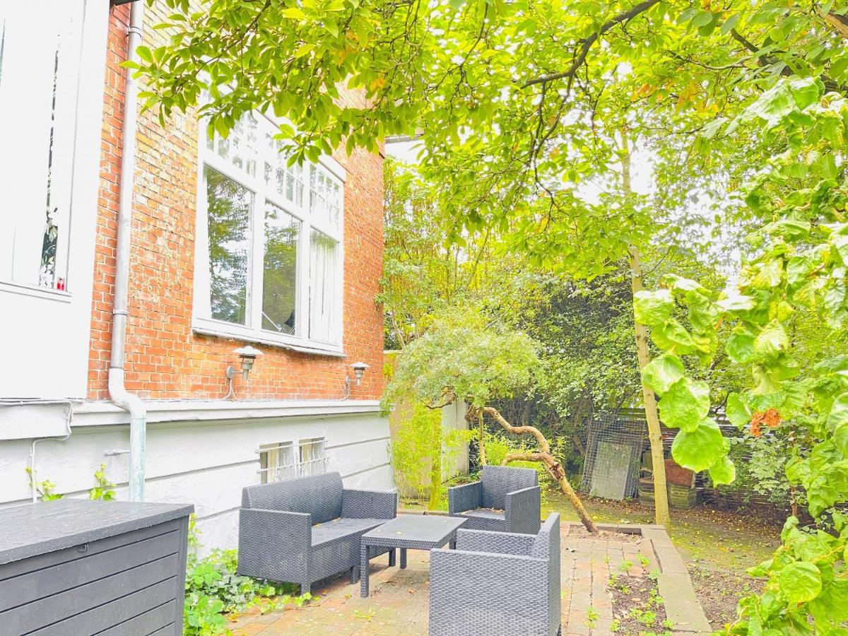 Aday - Aalborg Mansion - Big Apartment With Garden Exterior photo